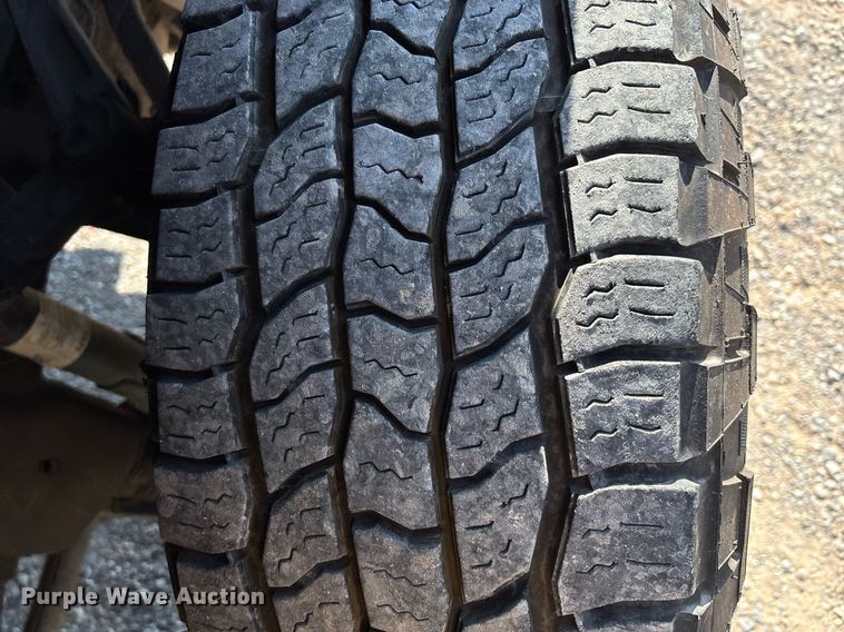 image for item ER4781 2017 Chevrolet Silverado 3500HD utility bed pickup truck