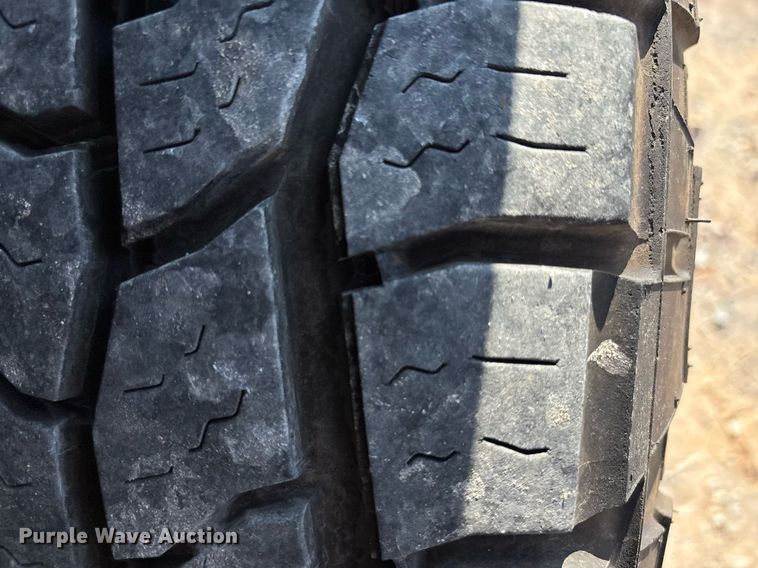 image for item ER4781 2017 Chevrolet Silverado 3500HD utility bed pickup truck