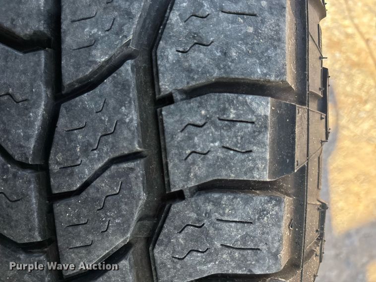 image for item ER4781 2017 Chevrolet Silverado 3500HD utility bed pickup truck