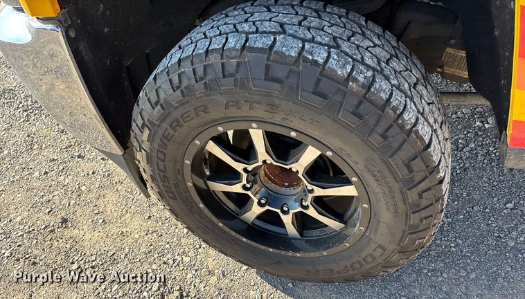 image for item ER4781 2017 Chevrolet Silverado 3500HD utility bed pickup truck