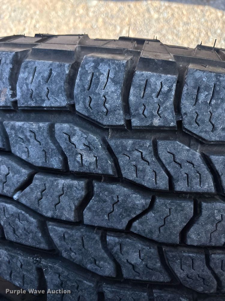 image for item ER4781 2017 Chevrolet Silverado 3500HD utility bed pickup truck