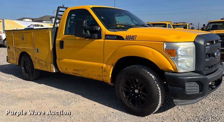 image for item ER4782 2015 Ford F350 Super Duty XL utility bed pickup truck