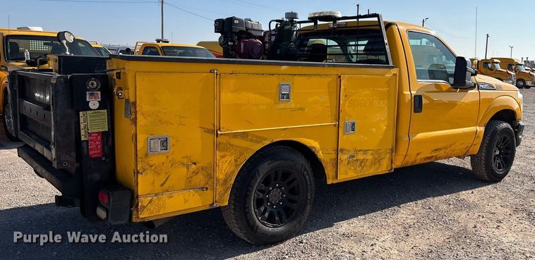 image for item ER4782 2015 Ford F350 Super Duty XL utility bed pickup truck