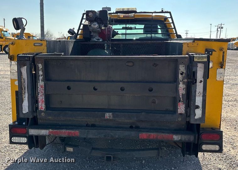 image for item ER4782 2015 Ford F350 Super Duty XL utility bed pickup truck