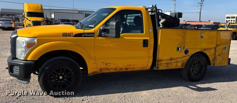 image for item ER4782 2015 Ford F350 Super Duty XL utility bed pickup truck