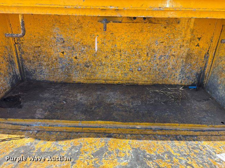 image for item ER4782 2015 Ford F350 Super Duty XL utility bed pickup truck