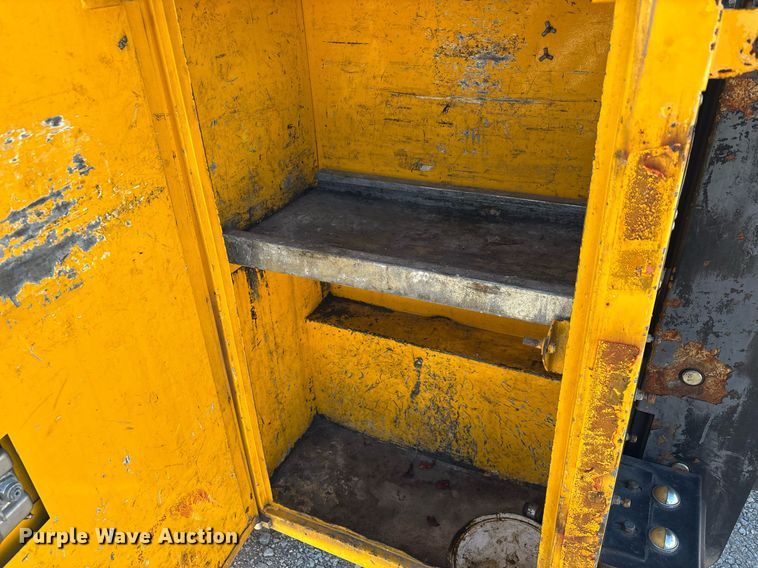 image for item ER4782 2015 Ford F350 Super Duty XL utility bed pickup truck