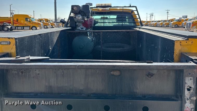 image for item ER4782 2015 Ford F350 Super Duty XL utility bed pickup truck