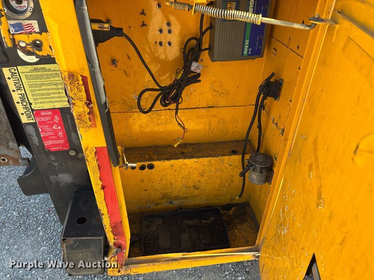 image for item ER4782 2015 Ford F350 Super Duty XL utility bed pickup truck