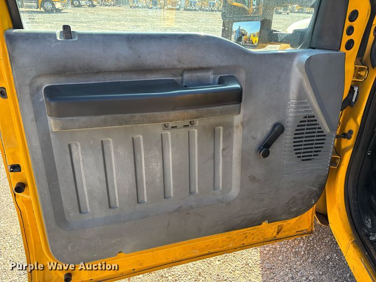 image for item ER4782 2015 Ford F350 Super Duty XL utility bed pickup truck