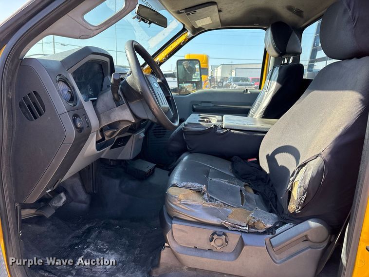 image for item ER4782 2015 Ford F350 Super Duty XL utility bed pickup truck