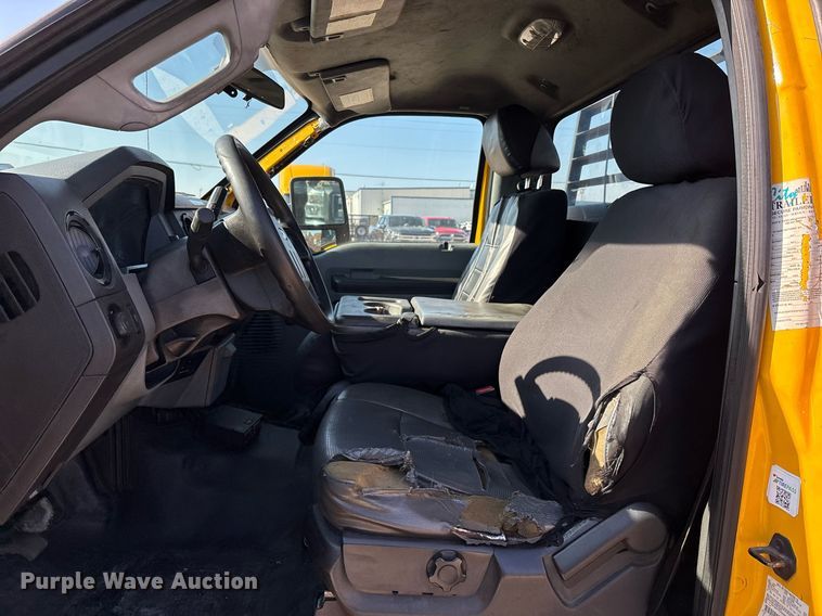 image for item ER4782 2015 Ford F350 Super Duty XL utility bed pickup truck