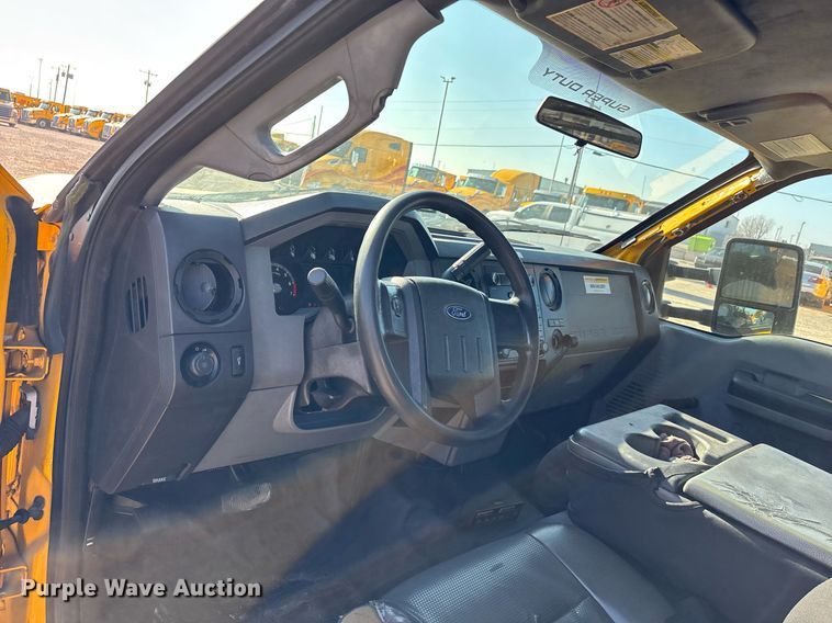 image for item ER4782 2015 Ford F350 Super Duty XL utility bed pickup truck