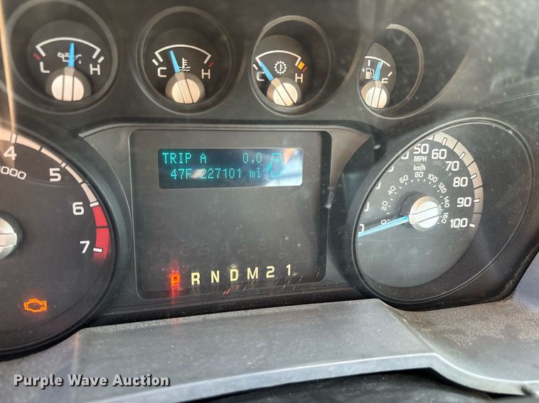 image for item ER4782 2015 Ford F350 Super Duty XL utility bed pickup truck