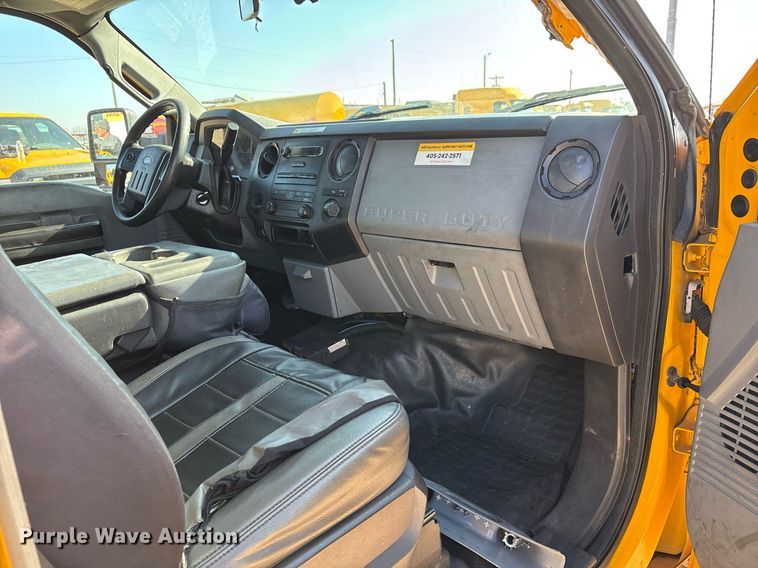 image for item ER4782 2015 Ford F350 Super Duty XL utility bed pickup truck