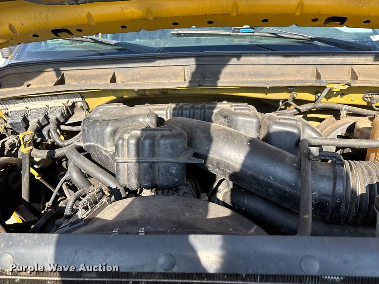 image for item ER4782 2015 Ford F350 Super Duty XL utility bed pickup truck