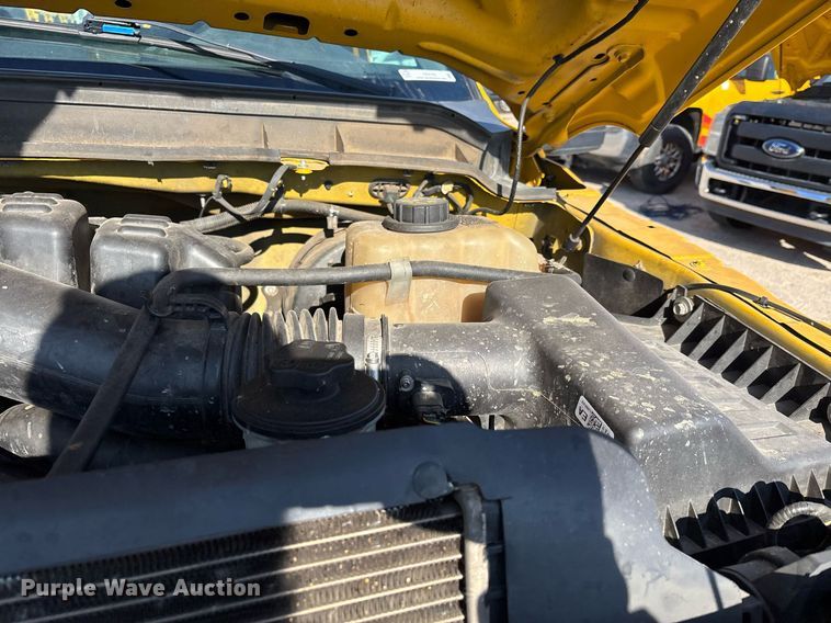 image for item ER4782 2015 Ford F350 Super Duty XL utility bed pickup truck