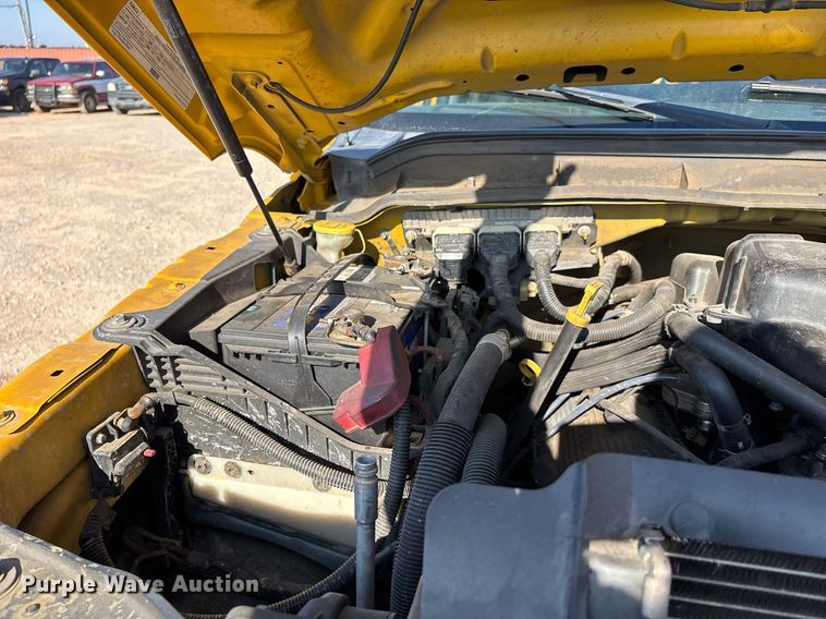 image for item ER4782 2015 Ford F350 Super Duty XL utility bed pickup truck