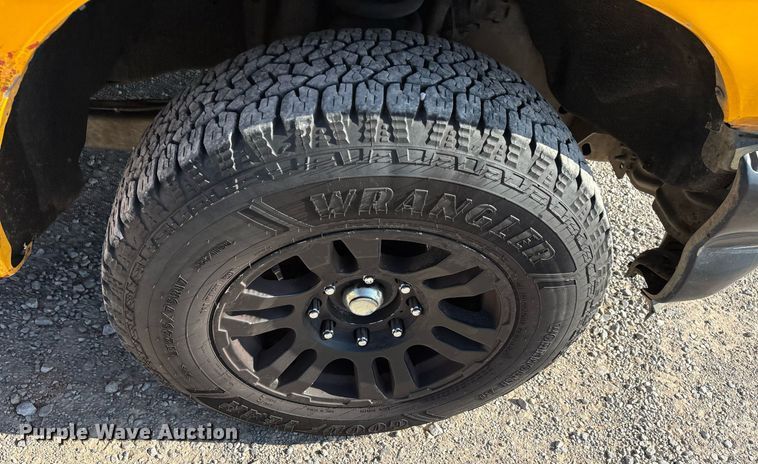 image for item ER4782 2015 Ford F350 Super Duty XL utility bed pickup truck