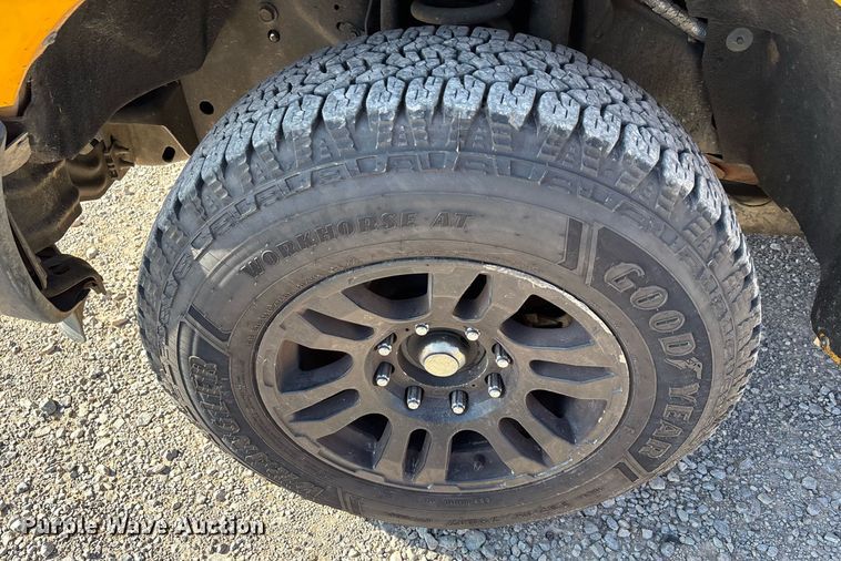 image for item ER4782 2015 Ford F350 Super Duty XL utility bed pickup truck