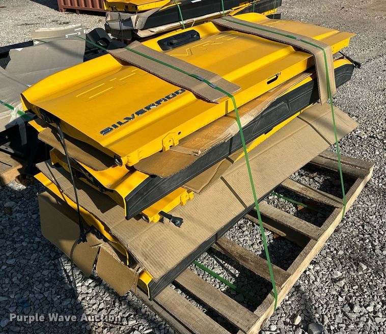 image for item ER4792 (7) Chevrolet Silverado 2500 tailgates