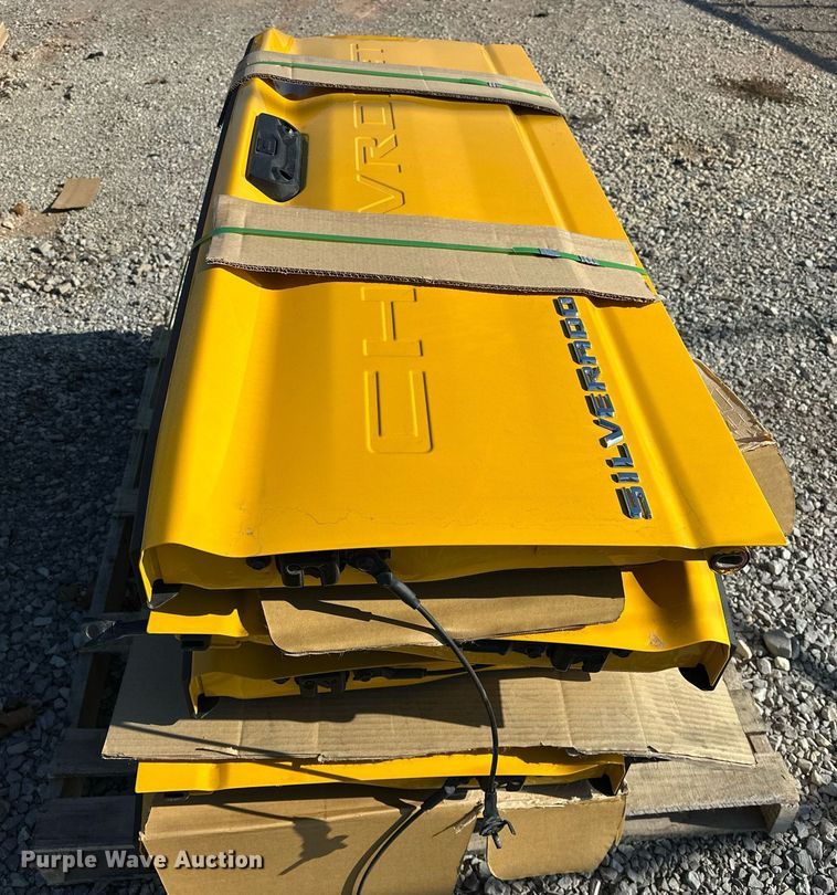 image for item ER4792 (7) Chevrolet Silverado 2500 tailgates