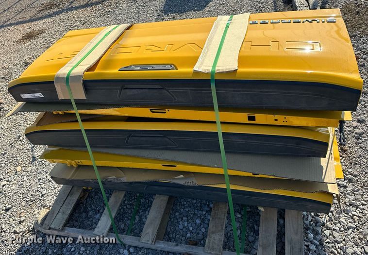 image for item ER4792 (7) Chevrolet Silverado 2500 tailgates