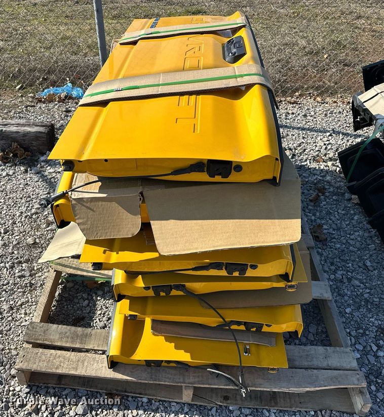 image for item ER4792 (7) Chevrolet Silverado 2500 tailgates