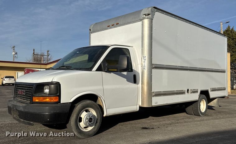 image for item LH9399 2013 GMC Magnavan box truck