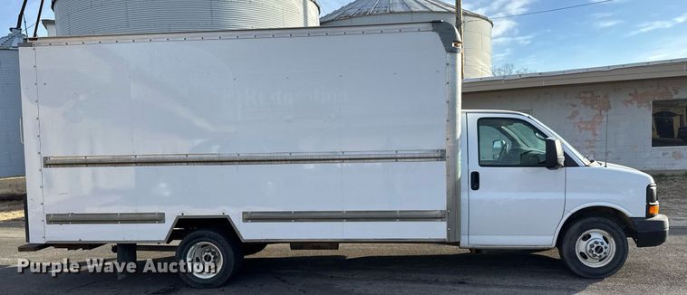 image for item LH9399 2013 GMC Magnavan box truck