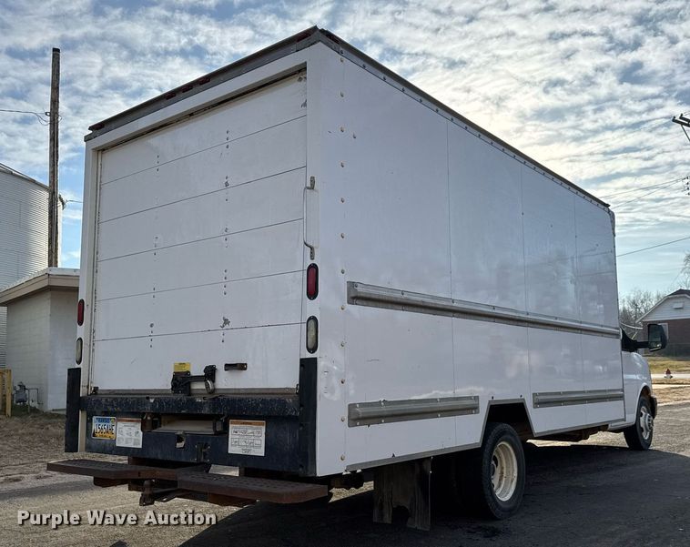 image for item LH9399 2013 GMC Magnavan box truck