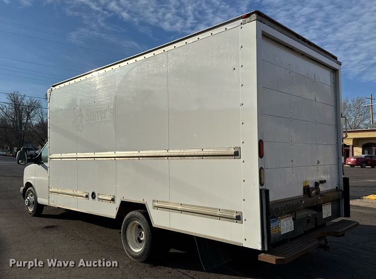 image for item LH9399 2013 GMC Magnavan box truck