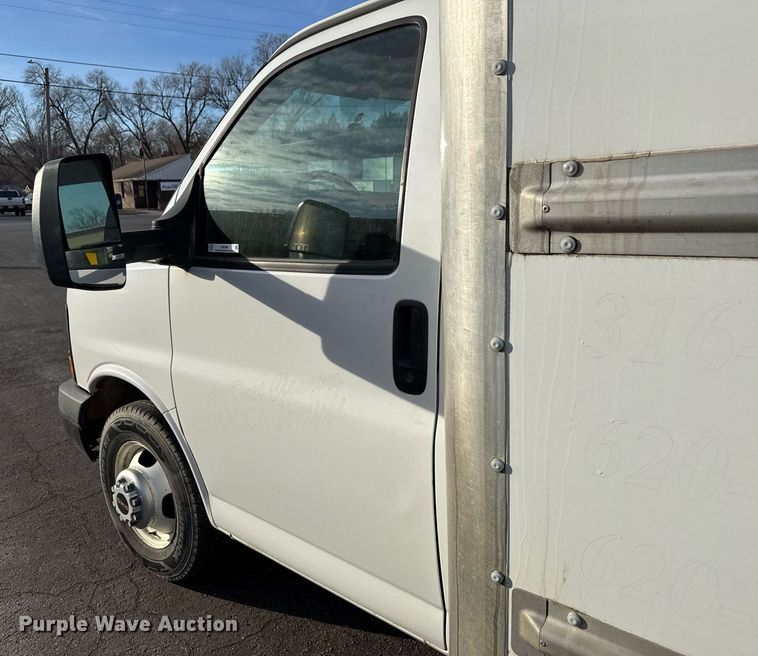 image for item LH9399 2013 GMC Magnavan box truck