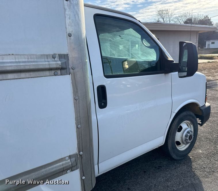 image for item LH9399 2013 GMC Magnavan box truck