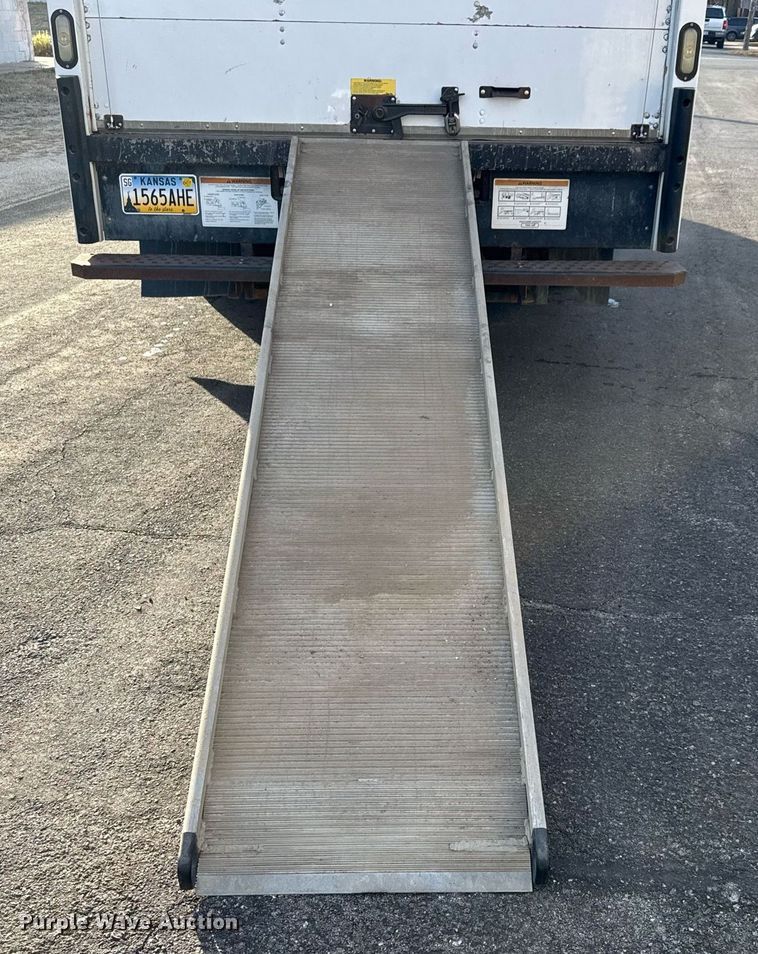 image for item LH9399 2013 GMC Magnavan box truck