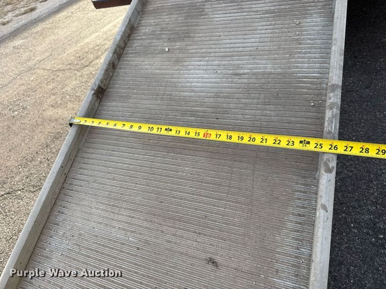 image for item LH9399 2013 GMC Magnavan box truck