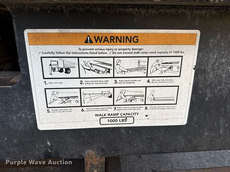 image for item LH9399 2013 GMC Magnavan box truck