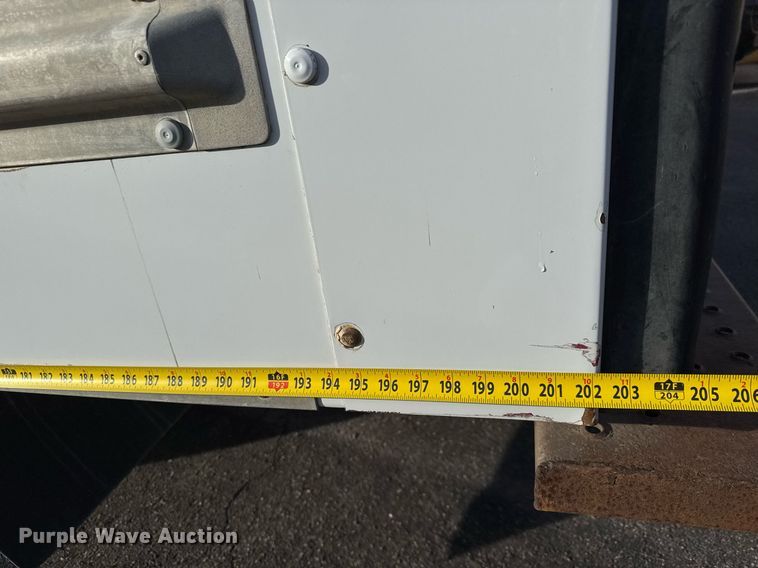 image for item LH9399 2013 GMC Magnavan box truck