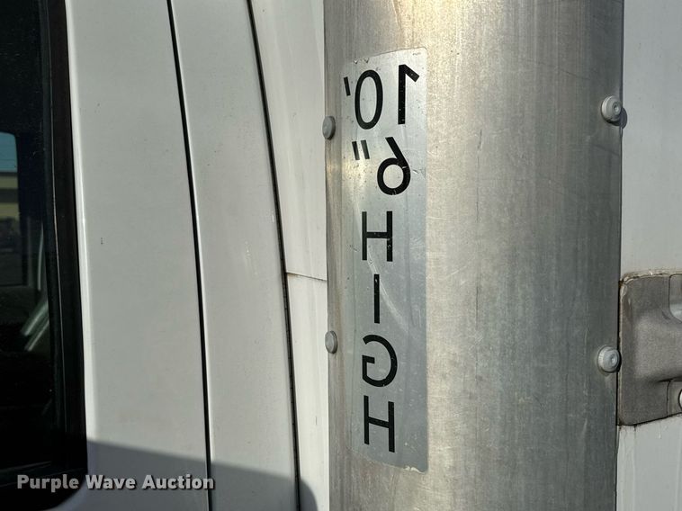 image for item LH9399 2013 GMC Magnavan box truck