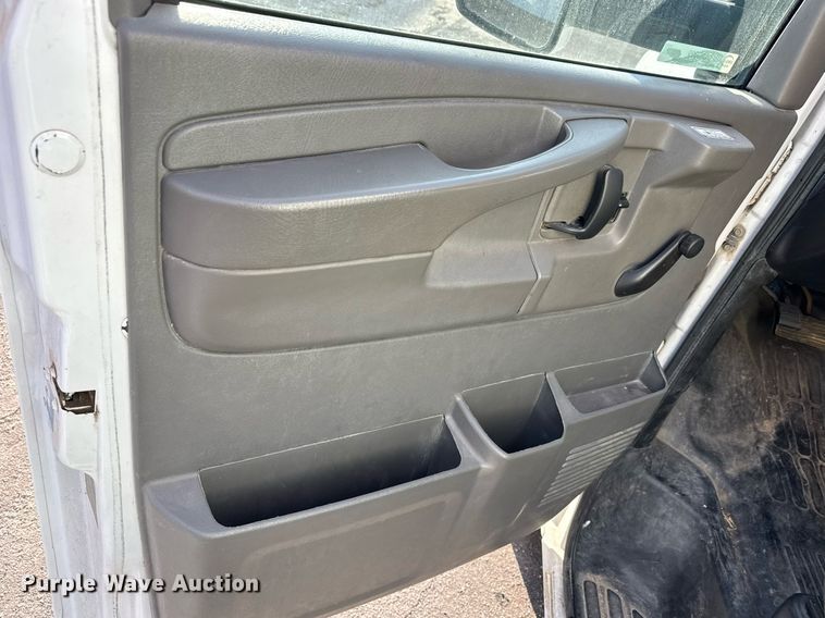 image for item LH9399 2013 GMC Magnavan box truck