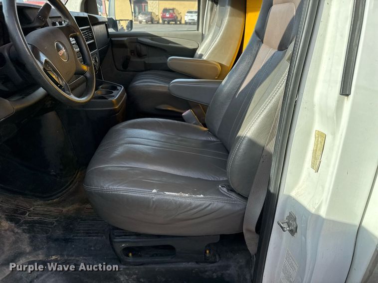 image for item LH9399 2013 GMC Magnavan box truck