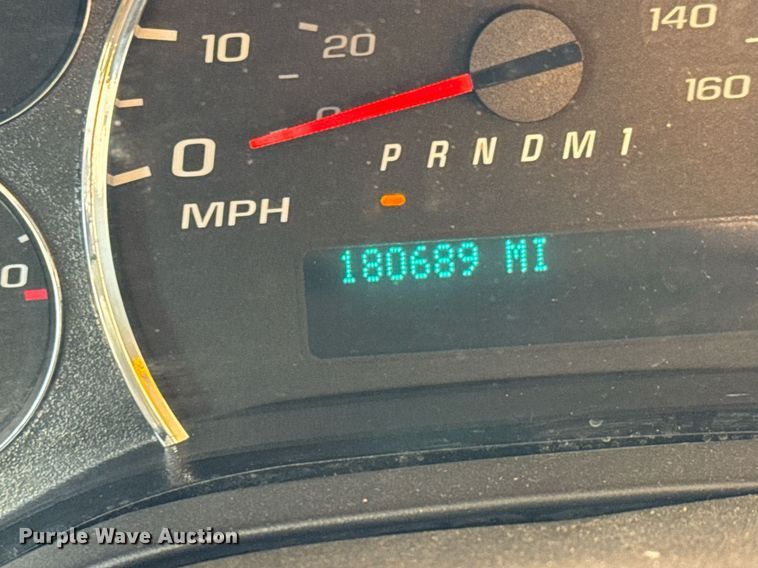 image for item LH9399 2013 GMC Magnavan box truck