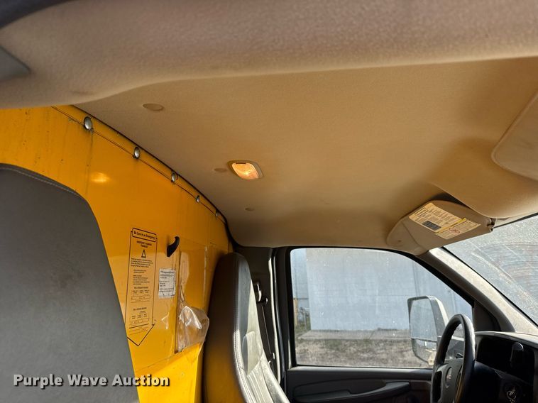 image for item LH9399 2013 GMC Magnavan box truck