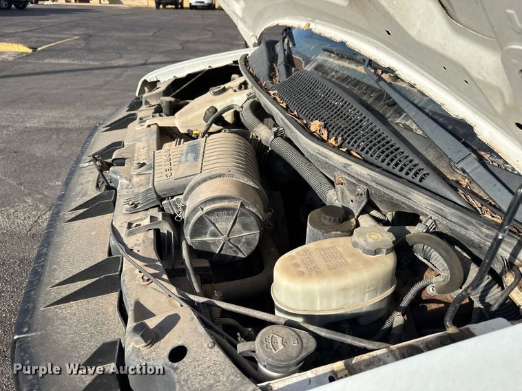 image for item LH9399 2013 GMC Magnavan box truck