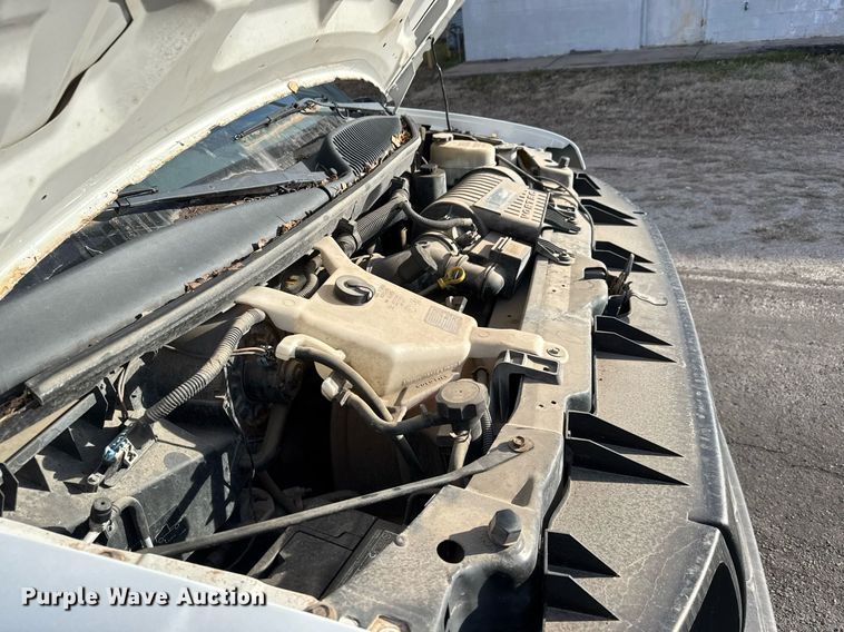 image for item LH9399 2013 GMC Magnavan box truck