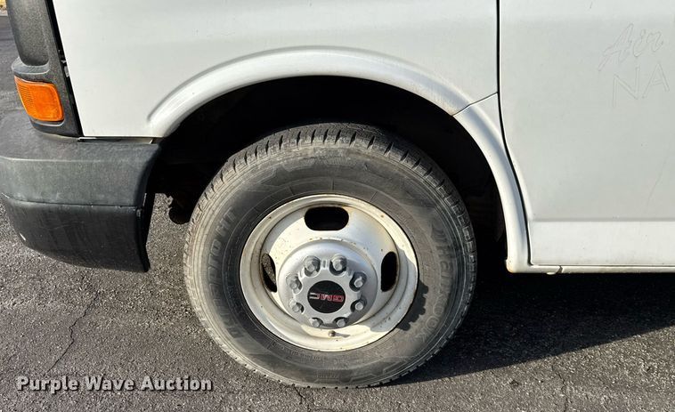 image for item LH9399 2013 GMC Magnavan box truck