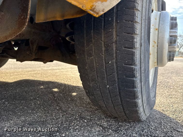 image for item LH9399 2013 GMC Magnavan box truck