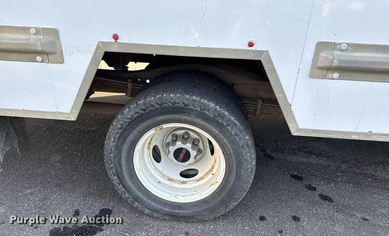 image for item LH9399 2013 GMC Magnavan box truck