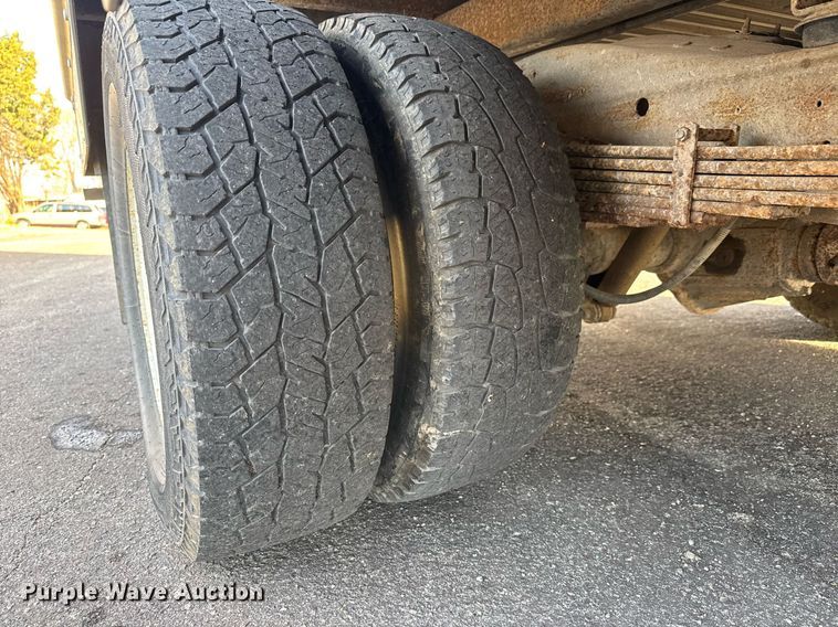 image for item LH9399 2013 GMC Magnavan box truck