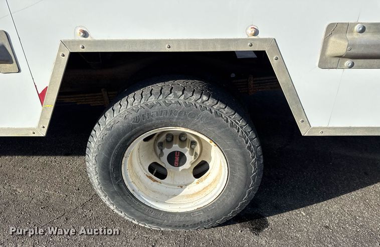 image for item LH9399 2013 GMC Magnavan box truck